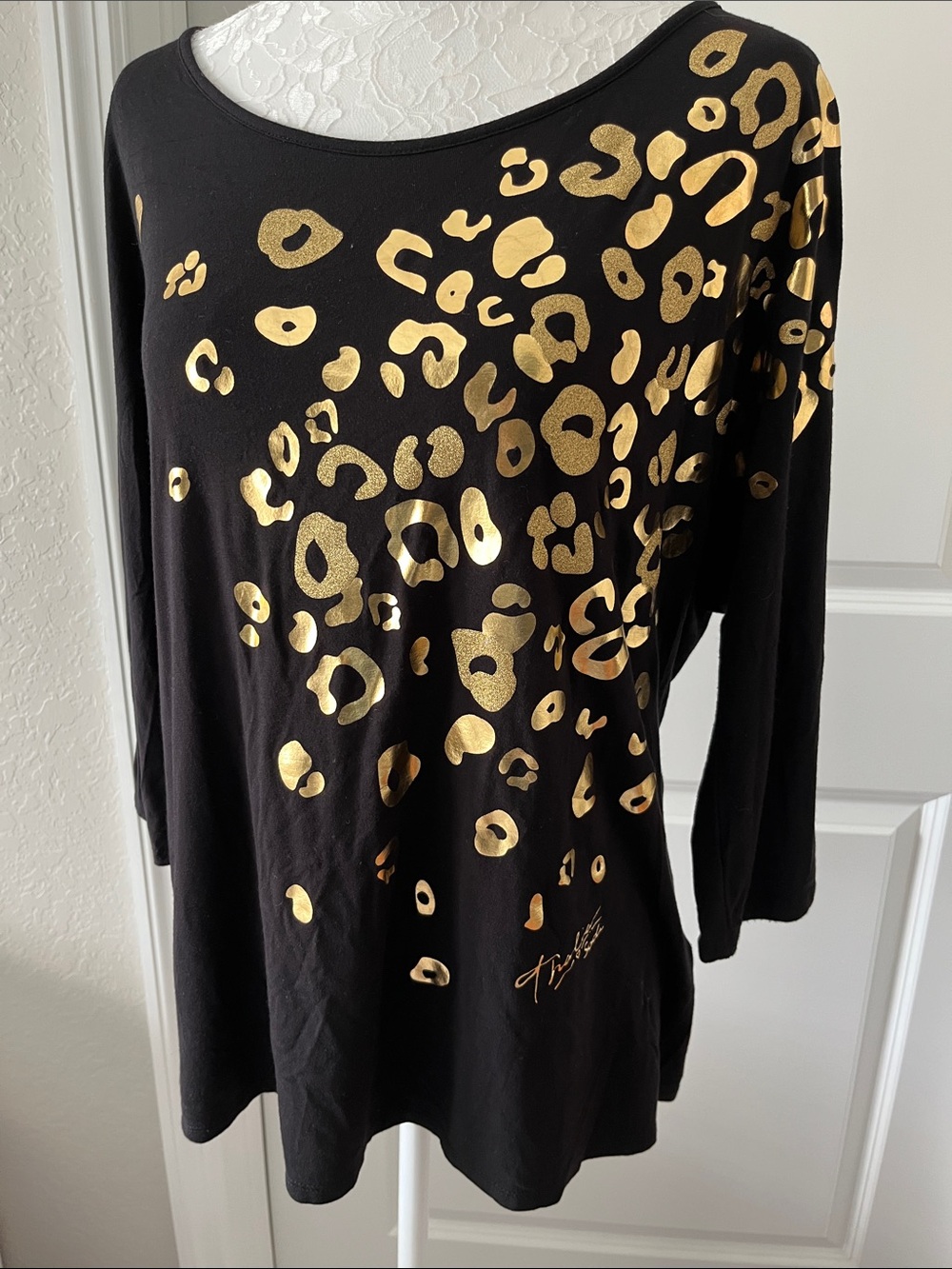 Thalia Sodi Black 3/4 Sleeve Tee with Metallic Foiled Gold Leopard Print Signed